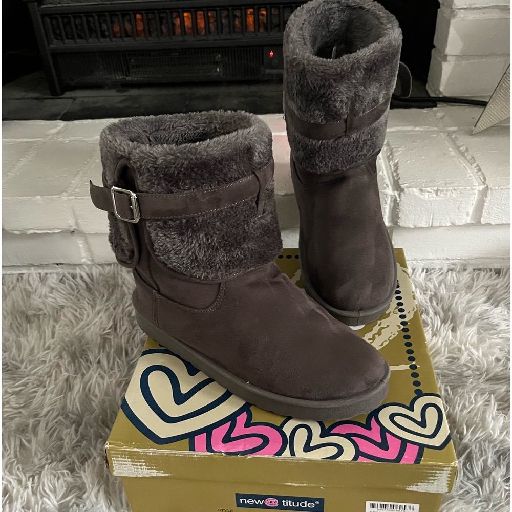 LIKE NEW GREY BOOTS